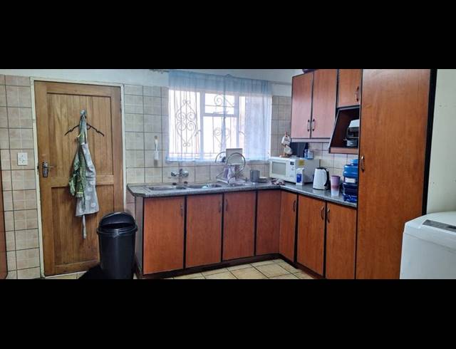 16 BEDROOM APARTMENT FOR SALE IN PIET RETIEF